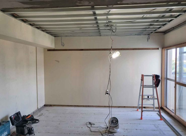 和室を洋室にフルフラット　工事中　１