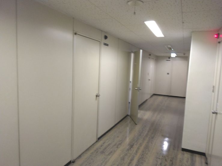 オフィスの会議室　間仕切り工事